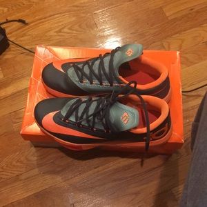 kd 6 orange and black